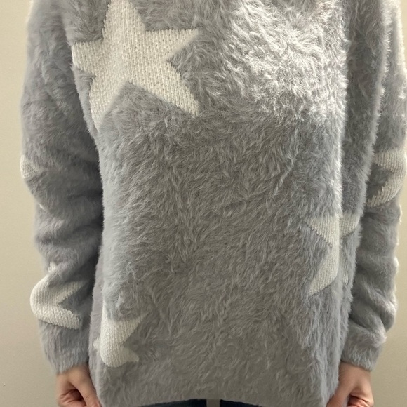Cozy Gray O&O Star Sweater - Picture 2 of 3